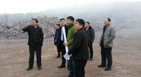 仟億達(dá)與葫蘆島市領(lǐng)導(dǎo)不畏嚴(yán)寒，共同實(shí)地考察勘測(cè)及選址